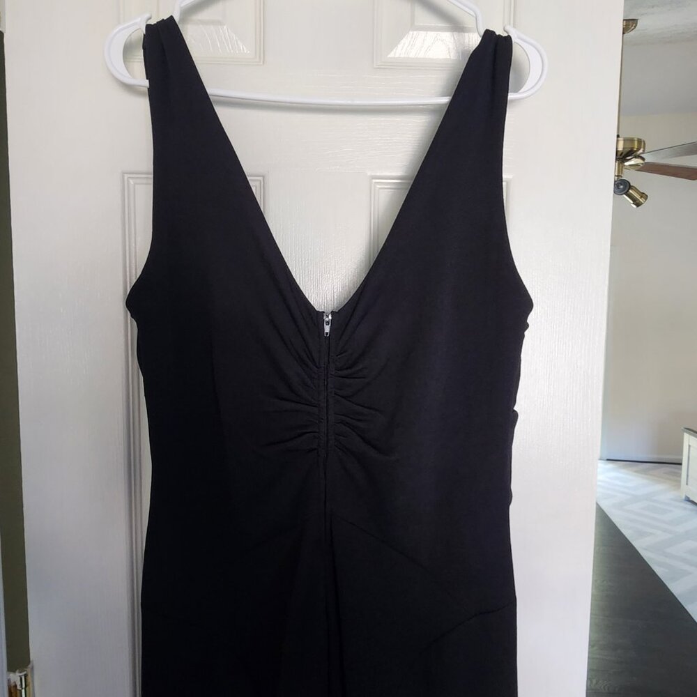 Black SleevelessV-neck Gown with Dramatic Front Leg Slit | XXL - Picture 4 of 7